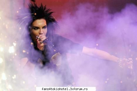 let's have fun with tom running through the moonsun ....wei ..mai usor fumu ....behind the world the