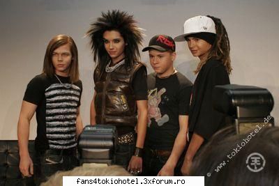 pic's with tokio hotel cula poza asta:x